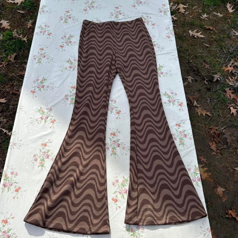 Brown‎ wavy high waisted flair leggings  Small